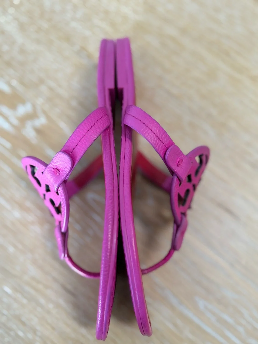 Tory Burch Miller Hot Pink Fuchsia Leather Logo Thong Sandals size 8.5